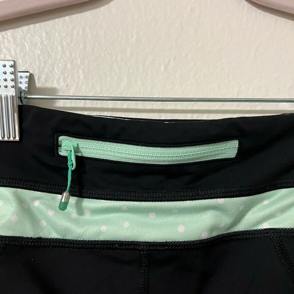 Lululemon Run: Inspire Crop II Black  Petit Dot Fresh Teal size 6 like new - Picture 8 of 9